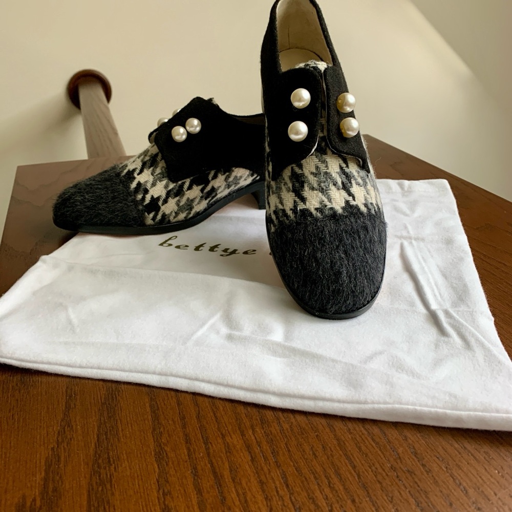 NWOT, Bettye Muller Vero Cuoio Loafers, 9M
